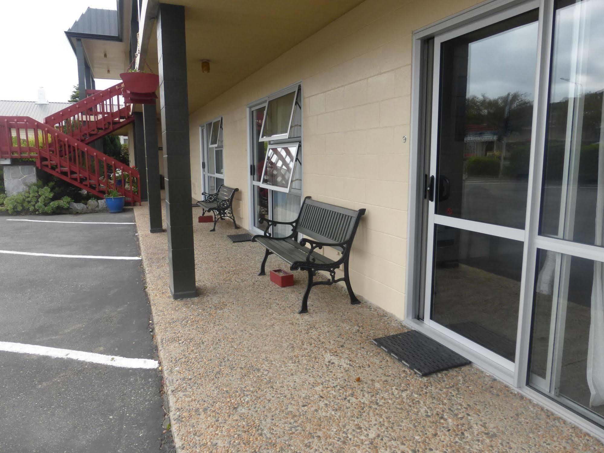 Alpine Motel Oamaru Exterior photo